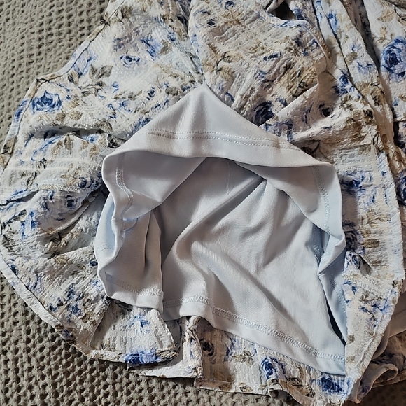 NWT Altar’d State Blue Floral Romper – Tie Waist, Puff Sleeves - Picture 7 of 12